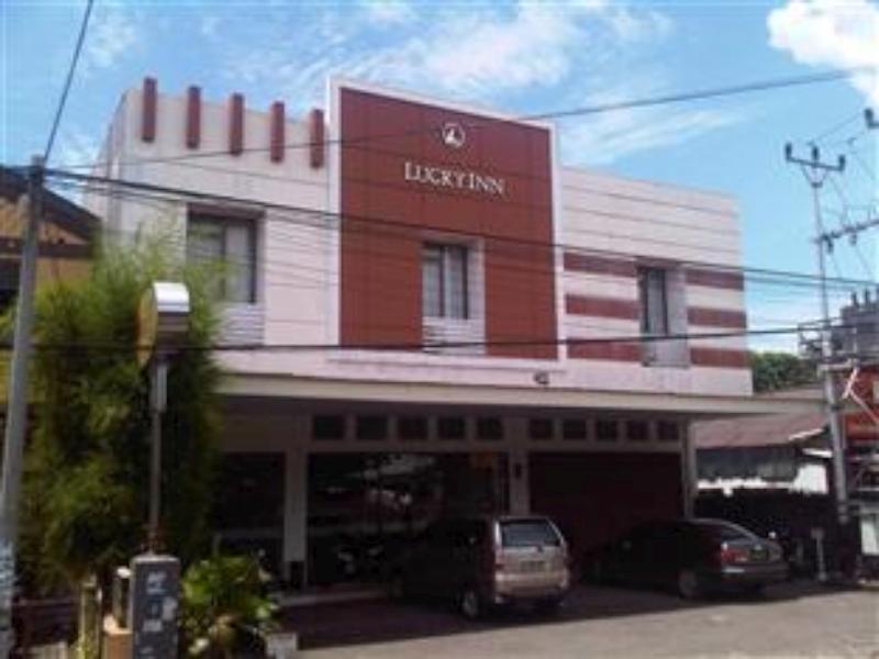 Hotel Lucky Inn Manado Extérieur photo