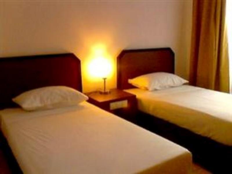 Hotel Lucky Inn Manado Extérieur photo
