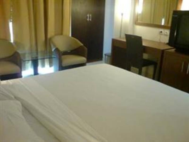 Hotel Lucky Inn Manado Extérieur photo