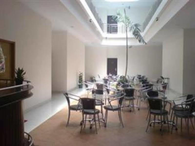 Hotel Lucky Inn Manado Extérieur photo